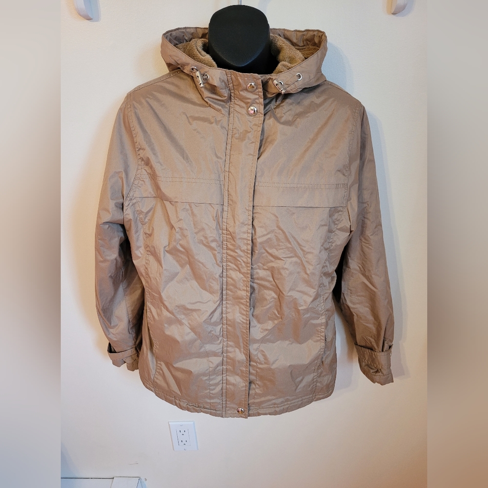 💚 Gold/tan George waterproof jacket size M.